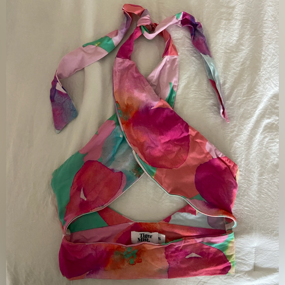 tiger mist multi-colored halter and keyhole top, size medium